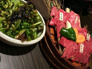 お肉♪お肉♪ でも話に夢中になり、どこの部位を食べてるのか忘れてしまう盛り上がり！！